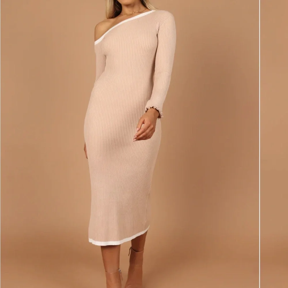 Petal and Pup long sleeved off the shoulder knit dress - Picture 3 of 6